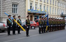 Фото 2: Біля будівлі Львівської облдержадміністрації відбулась урочиста церемонія підняття Державного Прапора України