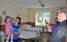 Фото 8: Німецький хірург Клаус Екснер вдруге цьогоріч проведе у Львові низку операцій для дітей та дорослих
