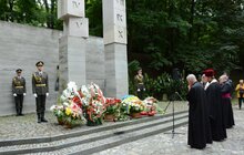 Фото 15: У Львові вшанували пам’ять розстріляних професорів на Вулецьких пагорбах