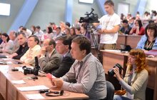 Фото 5: А.Садовий під час відкриття Першого Львівського медіафоруму: «Вільне місто Львів вітає вільних людей світу і медіа» 