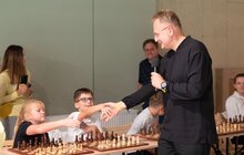 Фото 1: Юні шахісти проти чемпіонів: у Львові відбувся сеанс одночасної гри з шахів