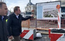 Фото 4: «Є незручності, але скоро тут буде дуже круто», — А. Садовий під час огляду ремонту пл. Двірцевої