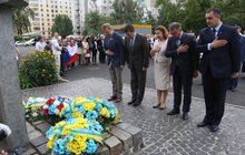 Фото 9: У Львові делегація з Головою Палати депутатів Парламенту Чеської Республіки поклала квіти до пам’ятної дошки Президенту Т. Г. Масарику