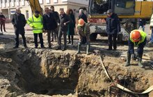 Фото 6: «Є незручності, але скоро тут буде дуже круто», — А. Садовий під час огляду ремонту пл. Двірцевої