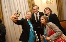 Фото 11: Мер Львова подякував юним львів’янам, які цілий день працювали замість посадовців