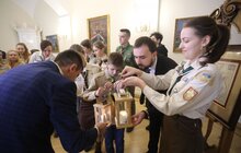 Фото 5: Пластуни та скаути передали місту Вифлеємський вогонь миру