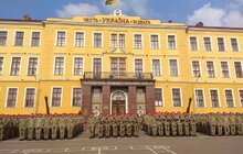 Фото 1: Сьогодні на плацу Національної академії сухопутних військ імені гетьмана Петра Сагайдачного Військову присягу на вірність українському народові склали близько 500 першокурсників