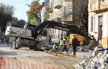 Фото 14: ІІ етап реконструкції вул. Шевченка: підрядник вже розпочав монтувати трамвайні плити і колію