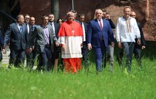Фото 1: Кардинал з Ватикану й віце-прем'єр Польщі вшанували пам’ять Героїв Небесної Сотні на Меморіалі у Львові