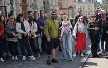 Фото 5: На День міста у центрі Львова замайоріли прапори військових та оборонних сил України