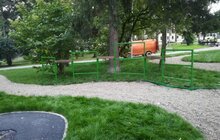Фото 2: У сквері біля Собору Святого Юра завершують облаштування дитячого майданчика