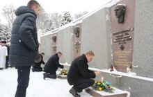 Фото 7: З нагоди Дня Соборності на Личаківському кладовищі вшанували пам’ять тих, хто віддав своє життя в боротьбі за незалежність та територіальну цілісність України