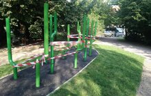 Фото 4: У сквері біля Собору Святого Юра завершують облаштування дитячого майданчика