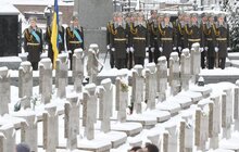 Фото 10: З нагоди Дня Соборності на Личаківському кладовищі вшанували пам’ять тих, хто віддав своє життя в боротьбі за незалежність та територіальну цілісність України