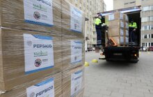 Фото 5: Благодійники передали 4 000 комплектів засобів захисту для медиків лікарні швидкої допомоги