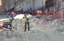 Фото 1: На вул. Просвіти триває капітальний ремонт дороги: демонтовано дорожнє покриття, проводиться заміна комунікацій