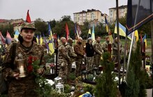 Фото 4: Сьогодні Митрополит Епіфаній вшанував пам’ять полеглих бійців на Личаківському цвинтарі