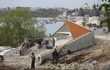Фото 10: Посадовці міськради та представники підрядної організації оглянули роботи з будівництва Меморіалу Небесної Сотні