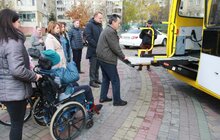 Фото 3: Місто придбало спеціалізований автобус для перевезення дітей з особливими потребами центру «Джерело»