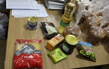 Фото 1: У Львові до Великодня для людей у потребі закупили продуктові набори