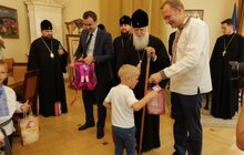 Фото 7: Святійший Патріарх Київський і всієї Руси-України Філарет вручив подарунки дітям з ДБСТ