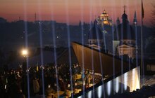 Фото 20: У Львові в пам’ять про Небесну Сотню у небо запустили світлові промені