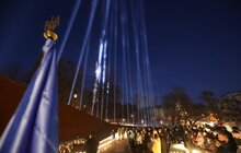 Фото 22: У Львові в пам’ять про Небесну Сотню у небо запустили світлові промені