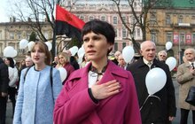 Фото 5: До 203-ї річниці від дня народження Тараса Шевченка у Львові в небо запустили повітряні кульки з віршами Кобзаря