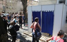 Фото 19: Сьогодні на площі Ринок у Львові влаштували «Поливаний понеділок»