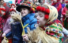 Фото 10: В переддень Різдва у Львові встановили Різдвяного Дідуха