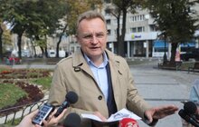 Фото 3: Місто ремонтує хідники та площу на пр. Свободи