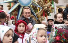 Фото 14: В переддень Різдва у Львові встановили Різдвяного Дідуха
