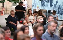 Фото 2: У дворику Ратуші відбулось сценічне читання п’єси, яку написав ветеран