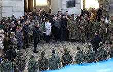 Фото 12: У центрі Львова військові урочисто заспівали Гімн України (відео)