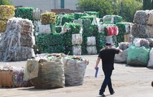 Фото 10: Львівська фірма «Львіввторресурс» переробляє пластик та за власні кошти встановила контейнери для збору пластику в будинках ОСББ