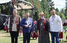 Фото 8: У Митрополичих садах Львова вдруге відбулися «Великодні гаївки з Владиками»