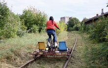 Фото 1: У Львові розчистили частину колії та запустили велодрезину