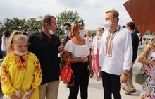 Фото 22: Львів започаткував нову традицію — над Меморіалом пам’яті Героїв Небесної Сотні підняли Державний Прапор України