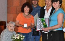 Фото 7: Людина, яка приносить свято: Іван Фасольник вже 18 років вітає столітніх львів’ян з їх днем народження