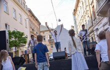 Фото 11: Сьогодні локацію «Музика на Курбаса» «запалювала» фольктроніка від гурту «LIRWAK»