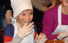 Фото 2: Для дітей учасників АТО провели «солодкий» майстер-клас