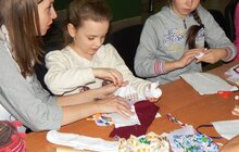 Фото 9: Дітки з сімей учасників АТО вчились виготовляти ляльки-мотанки