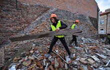 Фото 5: Непридатні для відновлення будинки, які росія зруйнувала у Львові 4 вересня, демонтовують: на їх місці буде громадський простір (відео)