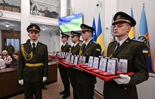Фото 1: У День Соборності у Львові 28 захисників посмертно нагородили «Почесним знаком Святого Юрія» (фото)