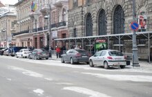 Фото 11: Водії приватних автомобілів продовжують паркуватись у недозволених місцях