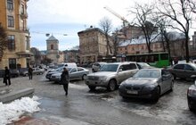 Фото 13: У Львові закликають водіїв не паркувати автомобілі у не відведених для цього місцях