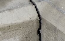 Фото 1: Пошкоджену браму Личаківського кладовища демонтують для проведення ремонту