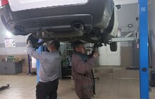 Фото 1: Львівські училища безкоштовно ремонтують автомобілі для військових і волонтерів