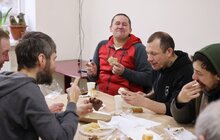 Фото 2: Викладачі та студенти закладів професійної освіти Львова приготували сніданок для безхатьків (відео)