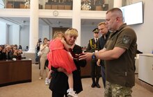 Фото 4: У мерії Львова 30 львів’ян посмертно нагородили «Почесним знаком Святого Юрія» за оборону Незалежності України (фото) 
